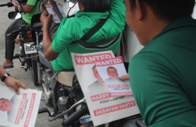 Wanted poster ni Harry Roque, ipinamahagi ng Akbayan