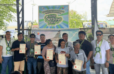 41 residente mula Central Luzon, nabigyan ng titulo ng lupa ng DENR