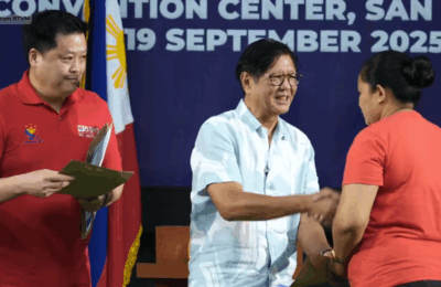 Financial assistance at land titles, ipinamahagi sa mga farm worker