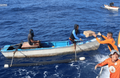 Pamaskong handog, hatid ng Philippine Coast Guard sa ilang mangingisda sa Zambales