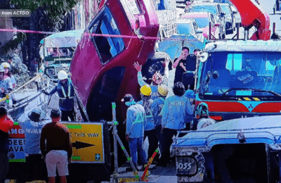 Kotse, nahulog sa hukay sa Angeles City; AEC, sinabing secured ang excavation area